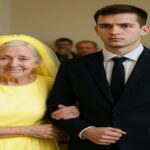V supermarketu je bogata gospa prisilila blagajničarko, da si nadene rokavice. Razlog je bizaren!