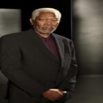 Njegova žena zaradi bolezni ne more jesti sama. Ta natakar je prekinil z delom in poglejte, kaj je storil …