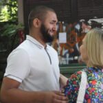 Iz smeti je rešila zavrženega dojenčka. Zdaj ga želi celo posvojiti!