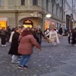 To je žena Jana Plestenjaka. Oboževalcem je med tekom sporočila tole ..
