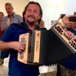 Nova pravila: V tej osnovni šoli brez umetnih nohtov in ličil!