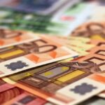 13-letni fantek plaval v razburkanem morju. Rešil je družino in postal junak!