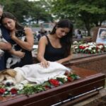 Danska prepoveduje burke na javnih mestih, opozarja muslimane: “Prilagodite se kulturi ali odidite.”