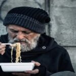 Našel je svojo najstniško hčerko v kamionu s 67-letnim šoferjem. To, kar je storil potem …
