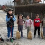 13-letni fant je udaril očeta, da bi ga ustavil pred zadavitvijo mame …