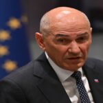 Mali Mihajlo se bori z boleznijo, umrla mu je mamica. Sedaj sta ostala sama z očetom …